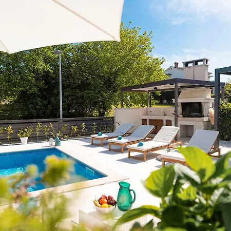 Extravagantes Nur 100 Meter Zum Mit Salzwasserpool Und Jacuzzi * Funtana