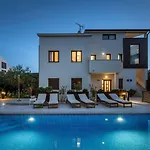 Extravagantes Nur 100 Meter Zum Mit Salzwasserpool Und Jacuzzi Apartment *