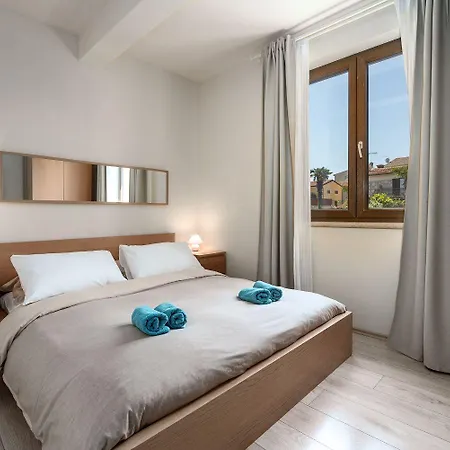 Extravagantes Nur 100 Meter Zum Mit Salzwasserpool Und Jacuzzi Фунтана