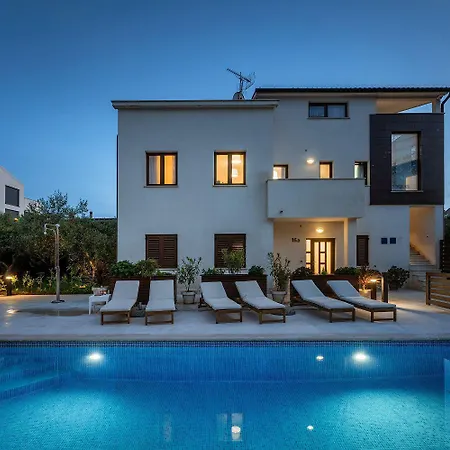 Extravagantes Nur 100 Meter Zum Mit Salzwasserpool Und Jacuzzi 아파트 *