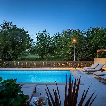 Extravagantes Nur 100 Meter Zum Mit Salzwasserpool Und Jacuzzi * Фунтана