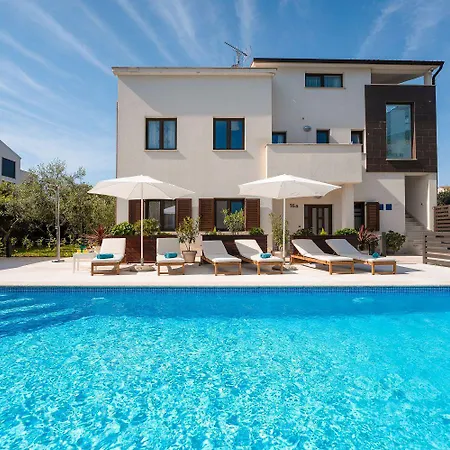 Extravagantes Nur 100 Meter Zum Mit Salzwasserpool Und Jacuzzi Апартаменты